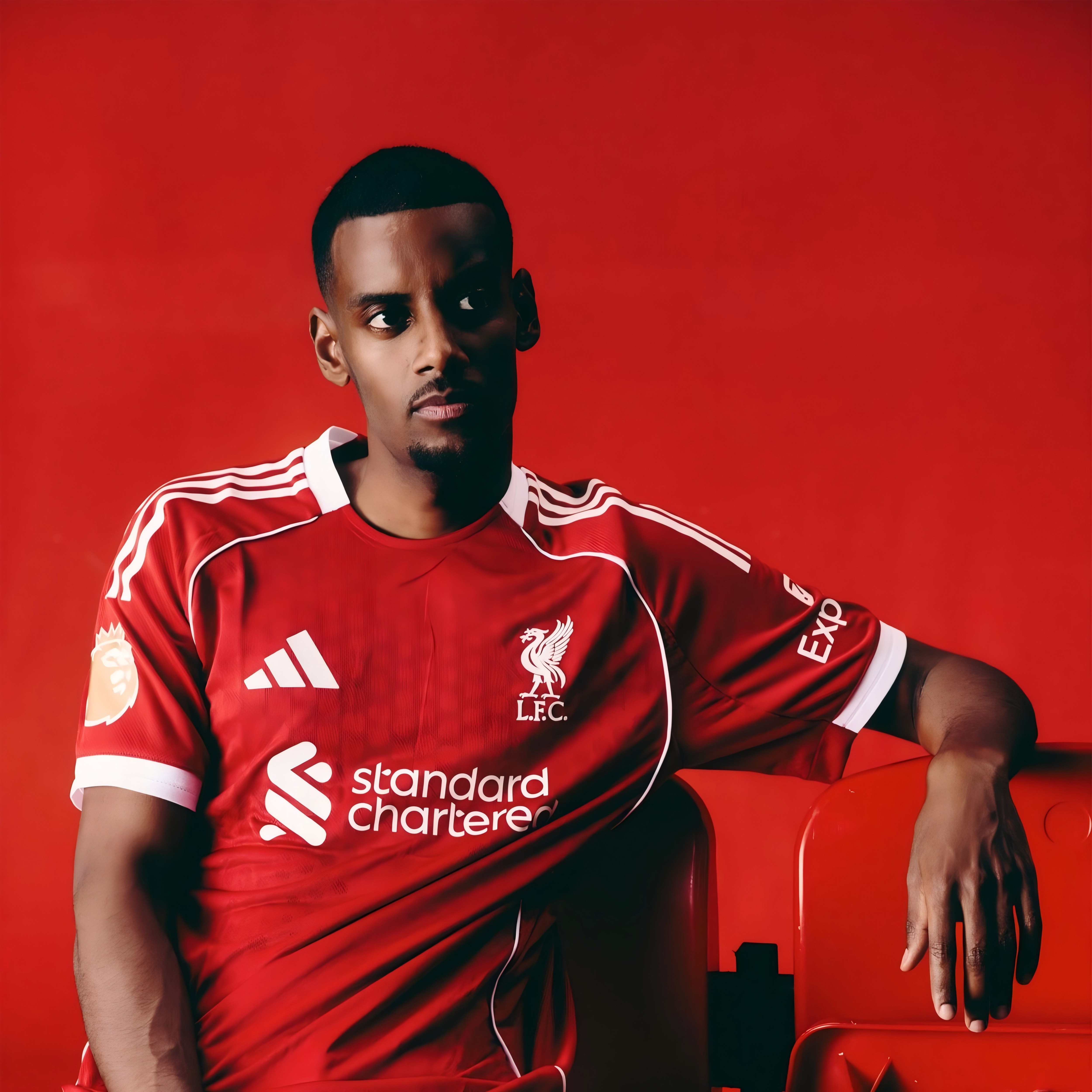 半岛体育网址-斯洛特:瑞典主帅对伊萨克的保护值得赞赏 会慢慢帮他找回状态