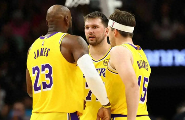 半岛体育在线-10战9胜正式锁定季后赛！这支湖人究竟发生了哪些变化？|东契奇|詹姆斯|俄克拉荷马雷霆队|圣安东尼奥马刺队|克利夫兰骑士队_新浪体育_新浪新闻